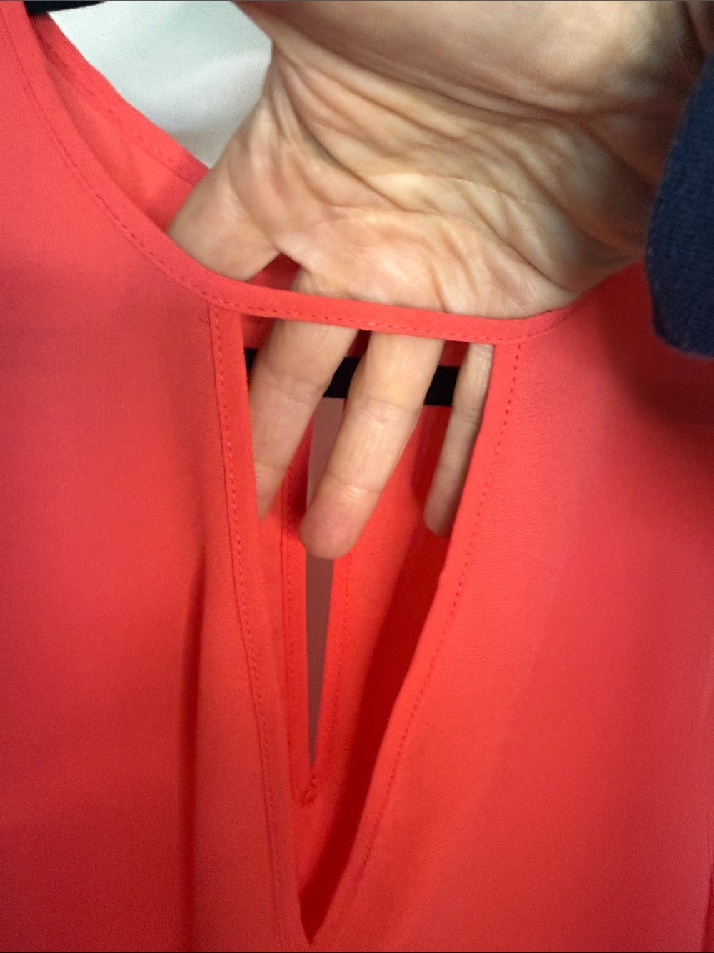 Keyhole Sleeveless Camisole in Coral - Picture 4 of 5